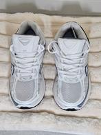 Saucony Omini 9, Neuf, Enlèvement ou Envoi, Blanc, Baskets