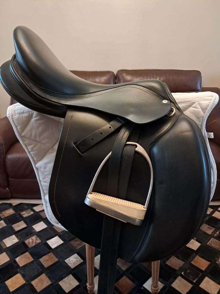Selle en cuir 17,5",trés trés bonne etat, compléte, Enlèvement