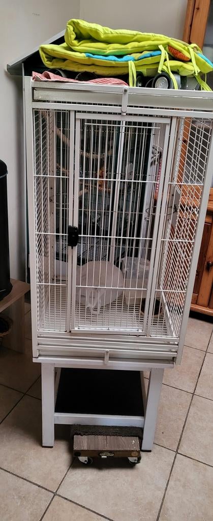 Papegaai of parkieten kooi GEREVERVEERD TOT MORGEN 18 UUR, Ophalen