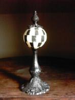 Boule fantaisie noire sur base blanche, Enlèvement ou Envoi