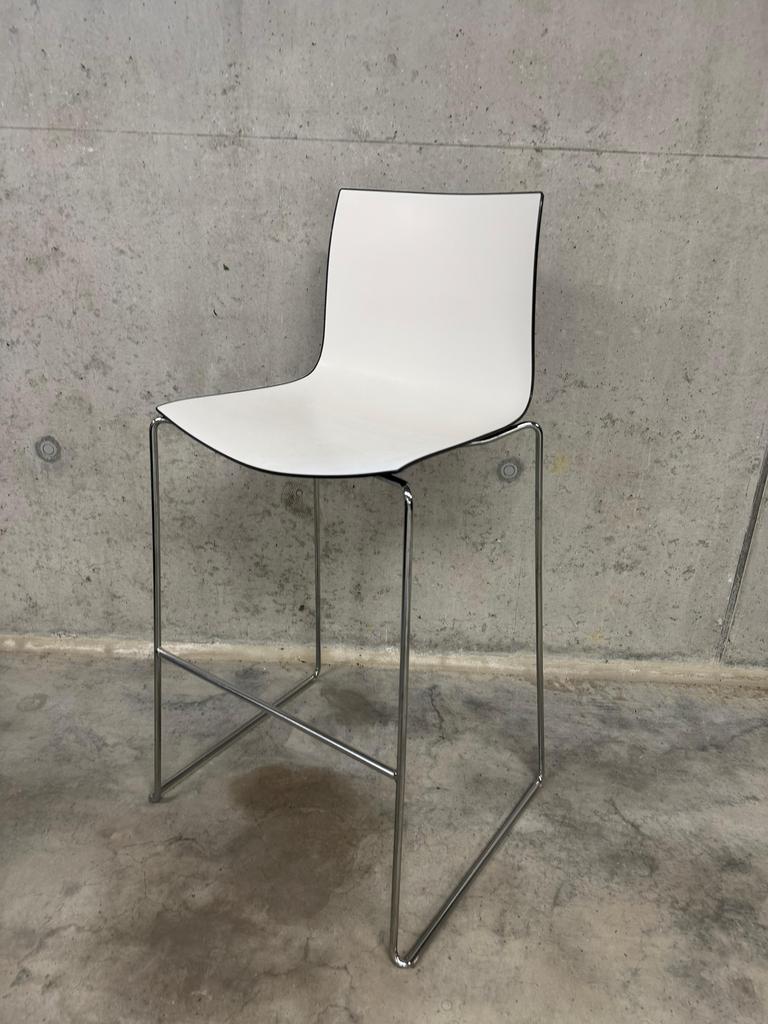 Arper Catifa barkrukken (2 beschikbaar) – kunststof, Ophalen, Zo goed als nieuw, Kunststof