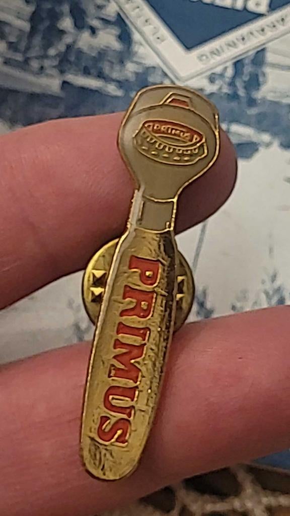 Primus Beer Pin's, de flesopener, Verzamelen, Speldjes, Pins en Buttons, Zo goed als nieuw, Speldje of Pin, Merk, Ophalen of Verzenden