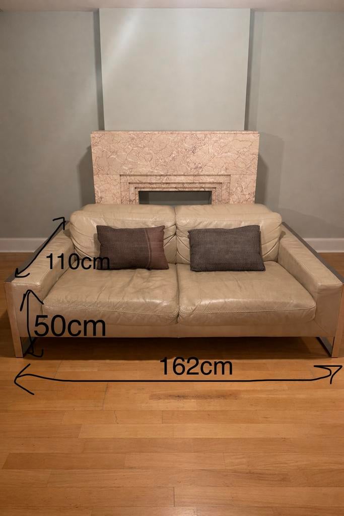 Canapé spacieux 2 places en cuir beige moderne Crozatier, Maison & Meubles, 100 à 125 cm, Moins de 150 cm, Enlèvement, Utilisé