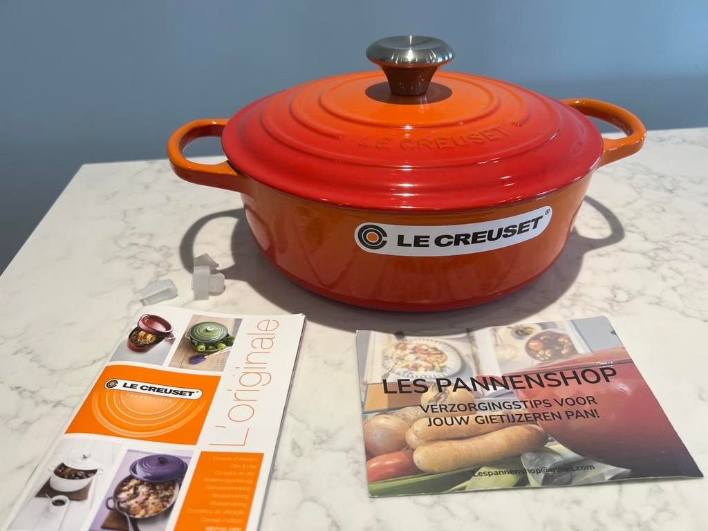 Poêle basse ou sauteuse Le Creuset 24 cm Volcanic new, Neuf, Enlèvement ou Envoi, Poêle à frire ou Sauteuse, Plaque céramique