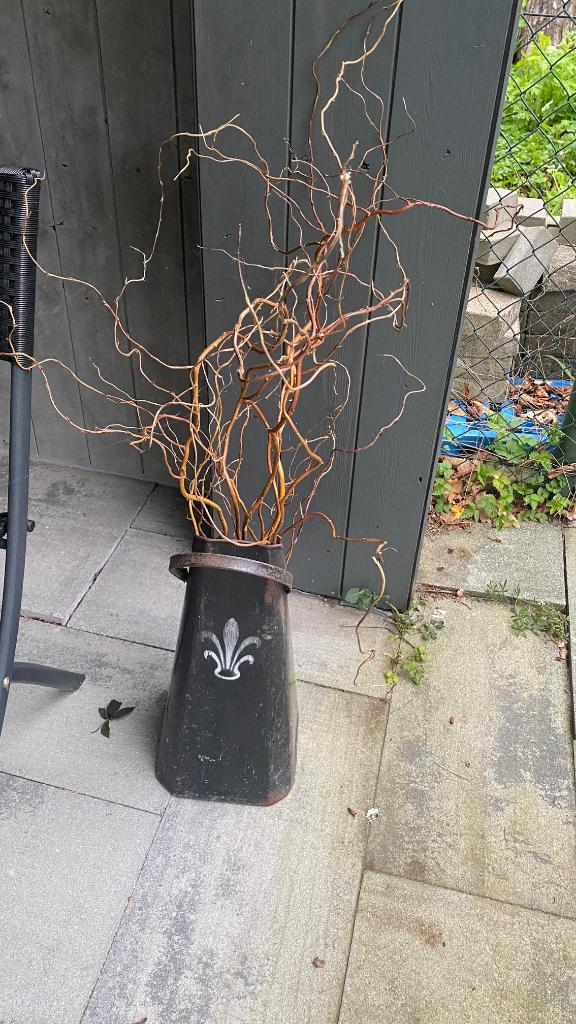 kolenbak met takken, Enlèvement