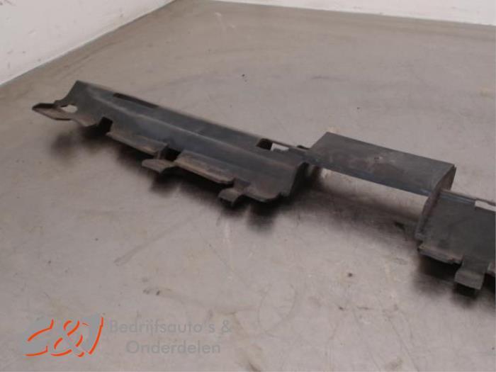 Cadre de calandre d'un Opel Vivaro, -, Opel, 3 mois de garantie, Utilisé