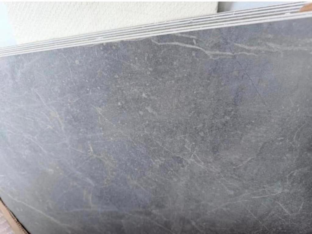 Nieuwe tegels, Ophalen, Zo goed als nieuw