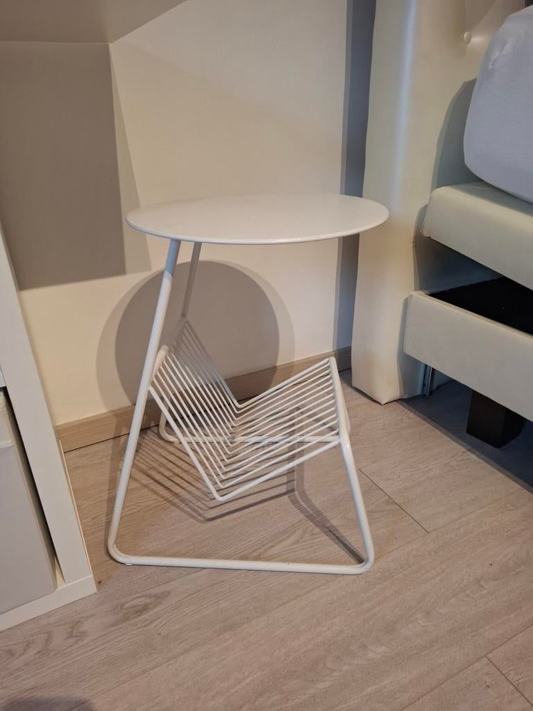 Nachttafel, Enlèvement