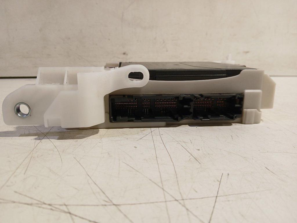 Zekeringkast Toyota Prius, Onderdelen@venauto.nl, Van der Ven Autorecycling B.V., Gebruikt, Ettenseweg 76, 4706 PB Roosendaal, The Netherlands