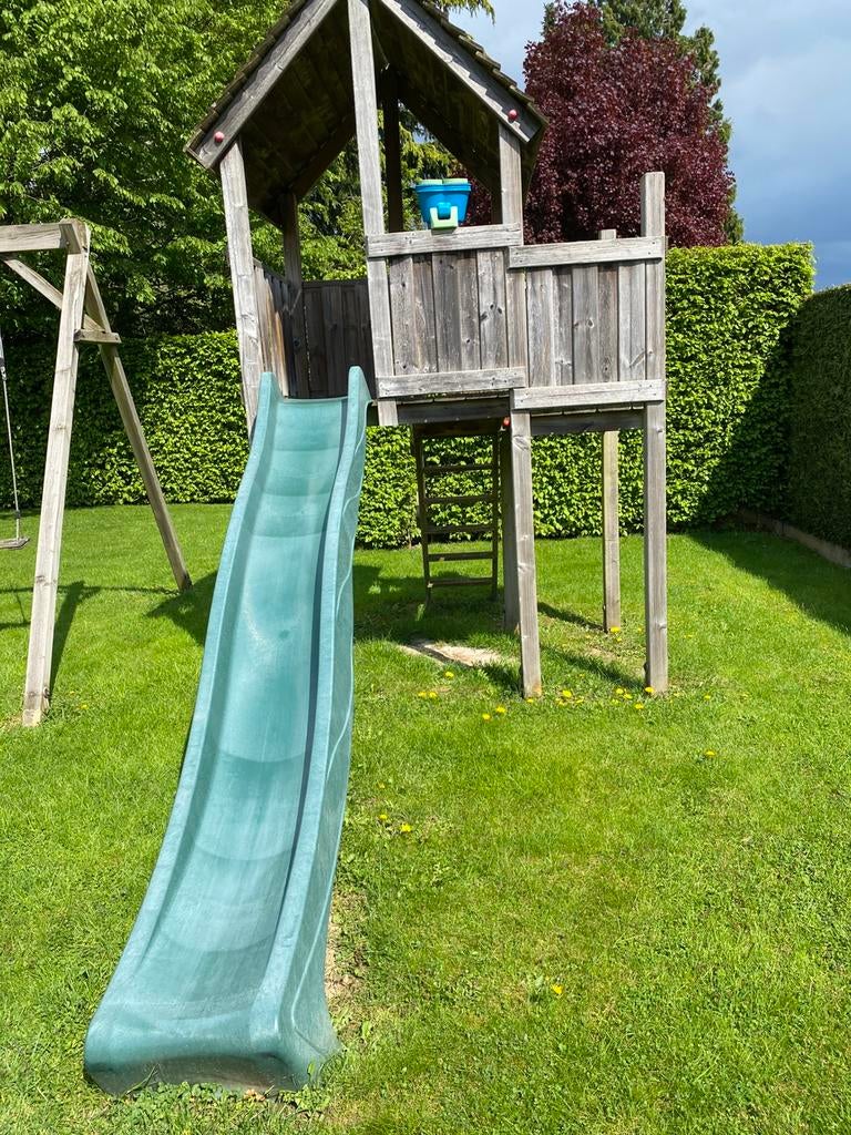 Speeltoren met glijbaan en schommel in goede staat, Kinderen en Baby's, Speelgoed | Buiten | Speeltoestellen, Ophalen, Zo goed als nieuw