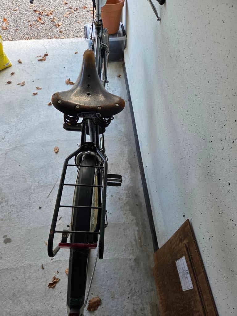 Groene vintage fiets met lederen zadel. In bruikbare staat, Fietsen en Brommers, Ophalen