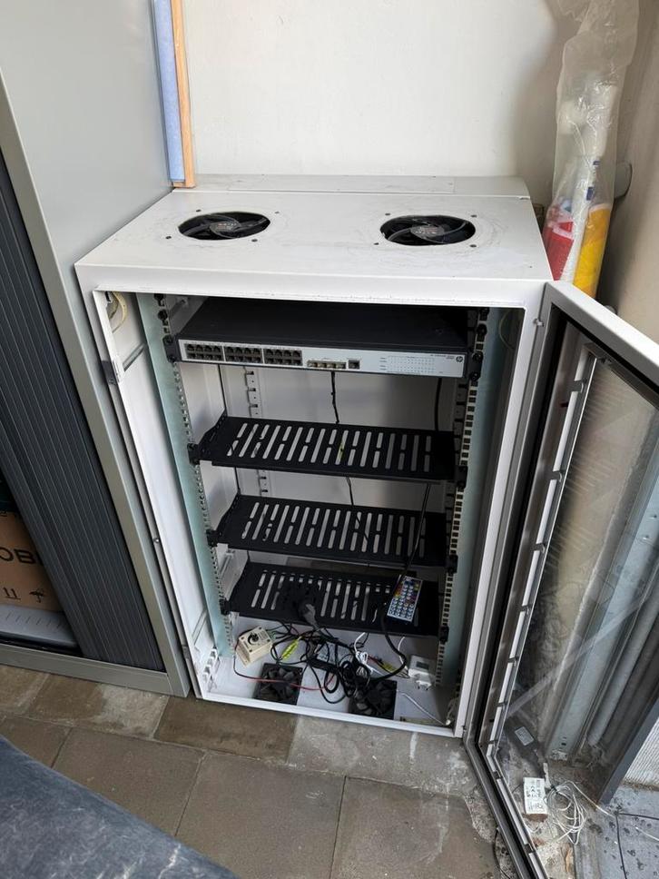 Patchkast / Serverkast / glazen deur / Managed Switch, Computers en Software, Serverkasten, Zo goed als nieuw, Ophalen