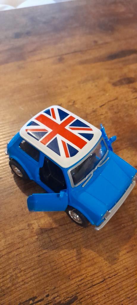 Prachtige nieuwe Mini Morris England Metallic Blue, Hobby en Vrije tijd, Modelauto's | 1:24, Auto, Ophalen of Verzenden