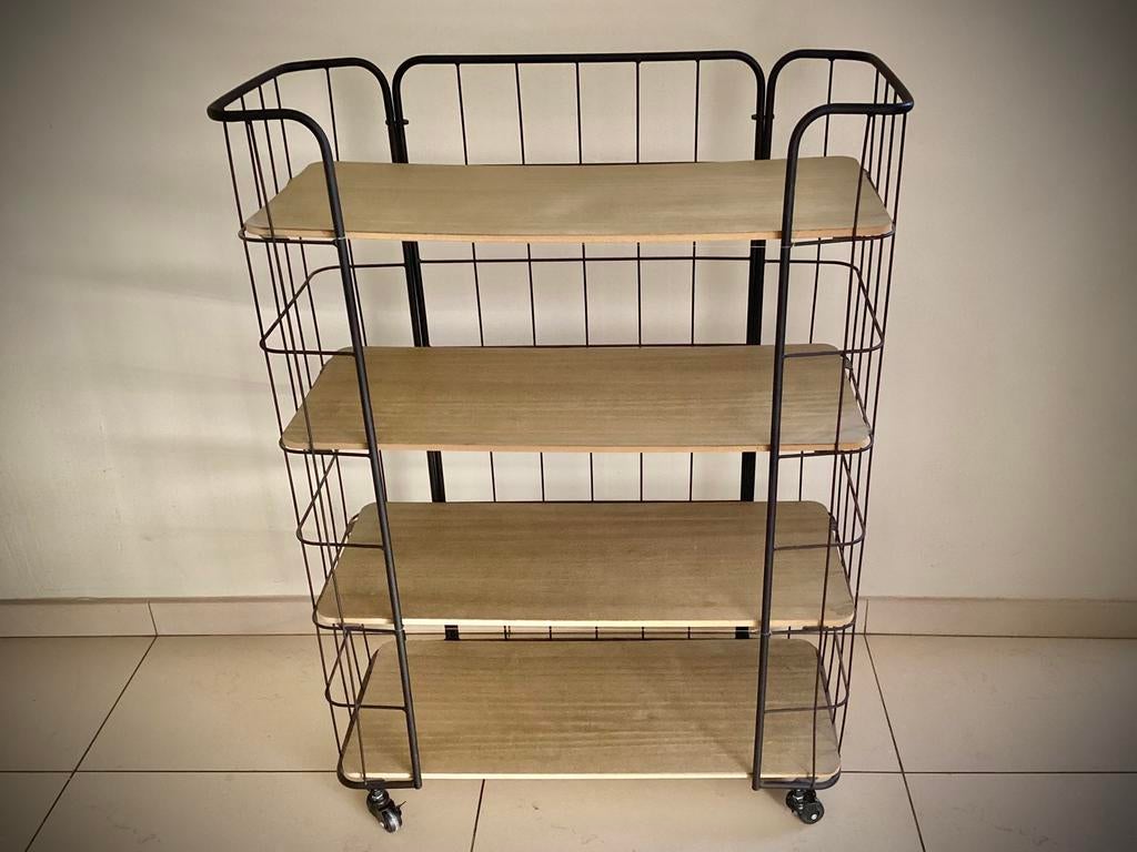 Trolleyrek met wieltjes. Industrial, Huis en Inrichting, Tafels | Bijzettafels, Zo goed als nieuw, Rechthoekig, 60 cm of meer