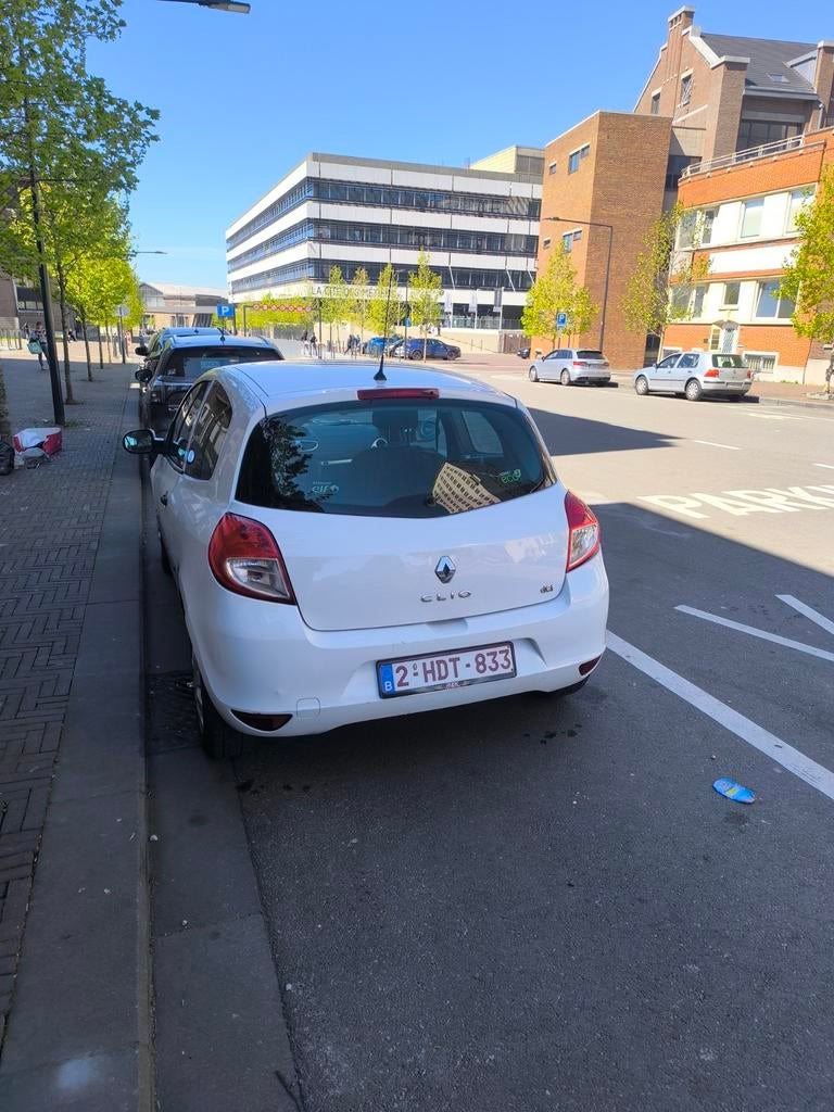 Clio 3 2013 1.5 dci ecotech  0465199003, Auto's, Particulier, Te koop, Clio