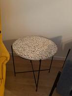 Sissy boy tafeltje, Ophalen