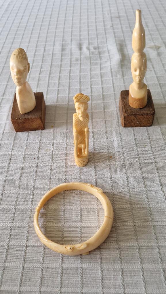 3 Antieke beeldjes + armband uit Congo, Antiek en Kunst, Kunst | Beelden en Houtsnijwerken, Ophalen