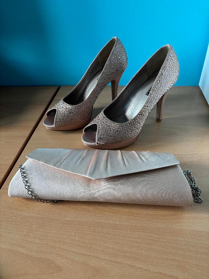 Zalmrose stiletto's met tasje (maat 37), Vêtements | Femmes, Chaussures, Porté, Rose, Enlèvement ou Envoi