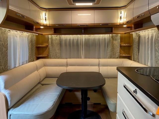 CARAVAN, Vast bed, Rondzit, 7 tot 8 meter, Particulier