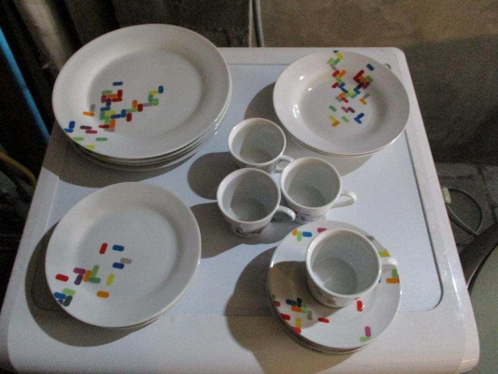 Porseleinen Servies van Yong 20 delig, Ophalen, Zo goed als nieuw, Overige stijlen, Porselein