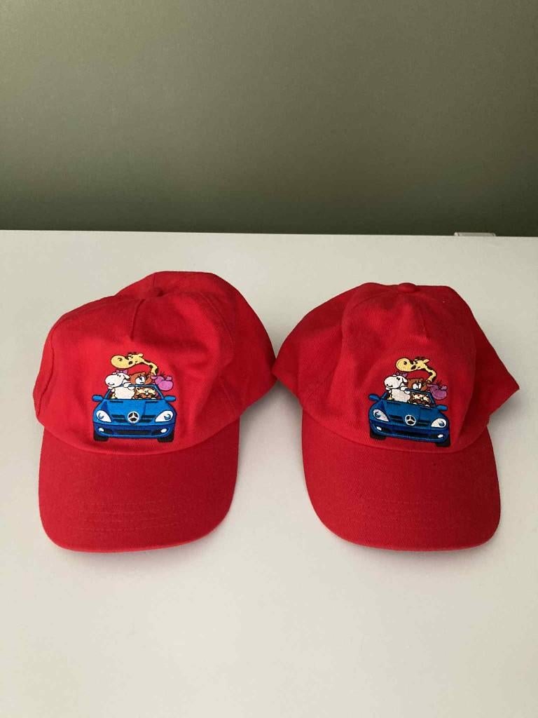 2 kinderpetten Mercedes Benz, Enfants & Bébés, Vêtements enfant | Bonnets, Écharpes & Gants, Garçon ou Fille, Mercedes Benz, 104 ou plus petit