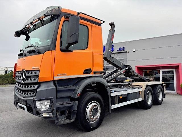 MERCEDES-BENZ AROCS 2636-6X4-WIELBASIS 3M60-HAAKARM, Auto's, Vrachtwagens, Bedrijf, Mercedes-Benz, Diesel, Euro 6, Automaat, Achterwielaandrijving