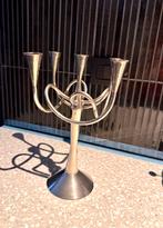 Chandelier en argent, Enlèvement, Argent