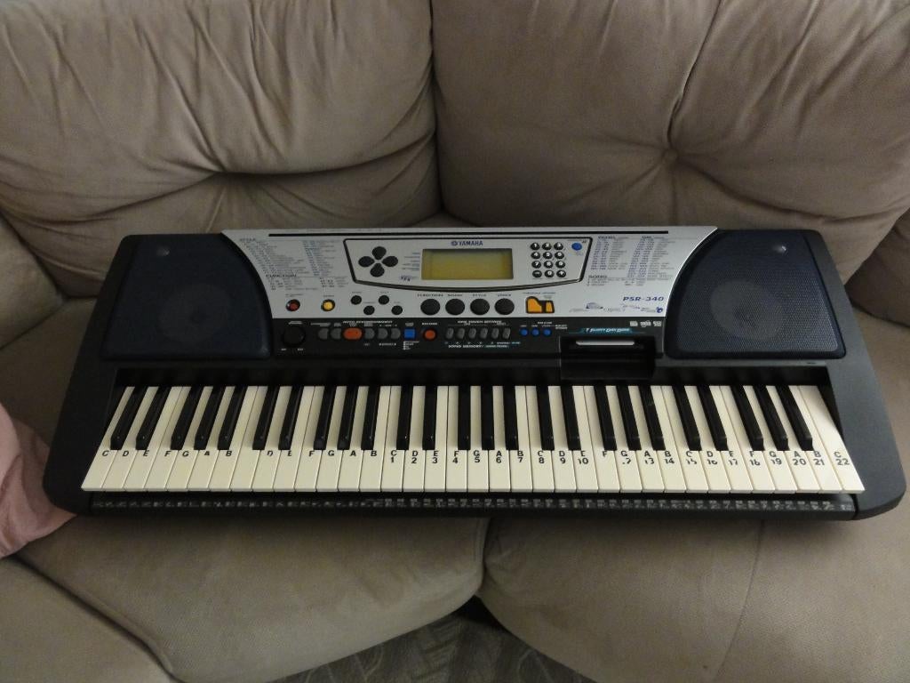 Yamaha PSR - 340 in prima staat 145 euro, Muziek en Instrumenten, Ophalen, Zo goed als nieuw, 61 toetsen, Yamaha