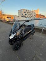 Piaggio MP3 300 HPE Deep Black 2023  Originele Akrapovič, Fietsen en Brommers, Ophalen, Zo goed als nieuw