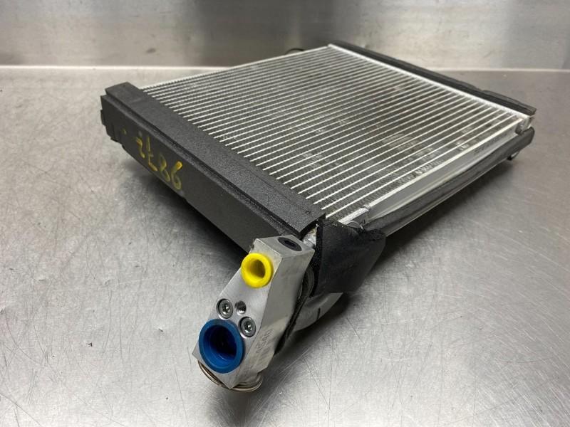 AIRCOVERDAMPER Toyota RAV4 (A4) (|8850175010|), Gebruikt, Toyota