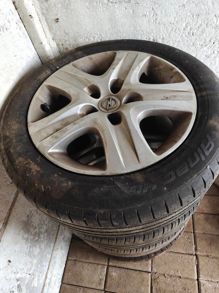 Opel astra  zomer velgen + banden, Auto-onderdelen, Banden en Velgen, Ophalen, Band(en)