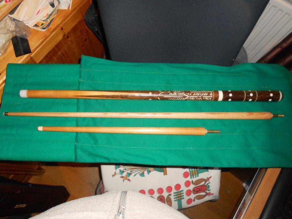 Biljart Keu.Zeer Mooi Houtsnijwerk, Sport en Fitness, Biljarten en Poolen, Ophalen of Verzenden, Zo goed als nieuw, Keu of Ballen