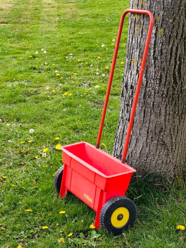 Gras strooiwagen wolf, Ophalen