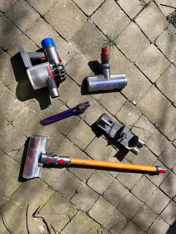 Dyson V8 Absolute+ — package complet à vendre !, Electroménager, Aspirateurs, Utilisé, Aspirateur, Moins de 1 200 watts, Réservoir