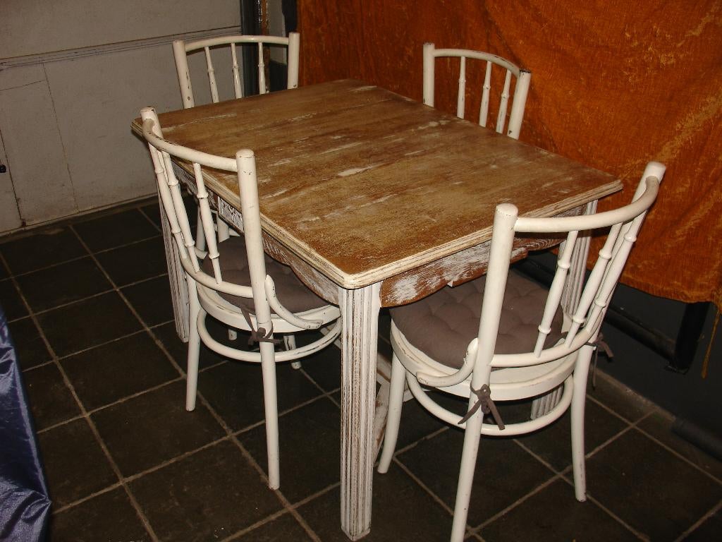TABLE-CHAISES-VAISSELIER, Enlèvement