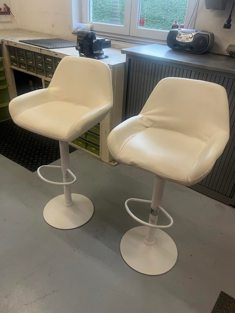 2 barkrukken hoogte instelbaar, Ophalen, Zo goed als nieuw