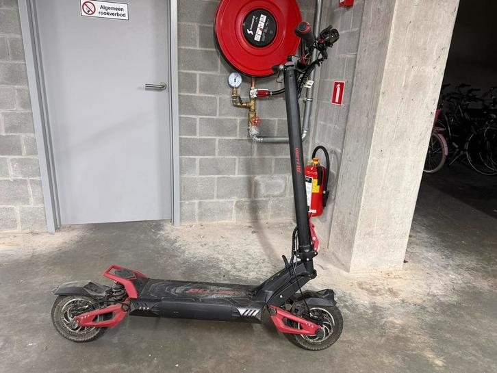 Vsett 10+ elektrische step scooter - dual motor 2800 Watt, Vélos & Vélomoteurs, Trottinettes, Comme neuf, Enlèvement