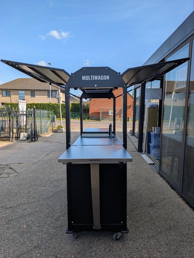 Bar avec réfrigérateur à trois portes, lumières et prises, Maison & Meubles, Dénudé, Envoi, Comme neuf, Y compris les chaises de bar