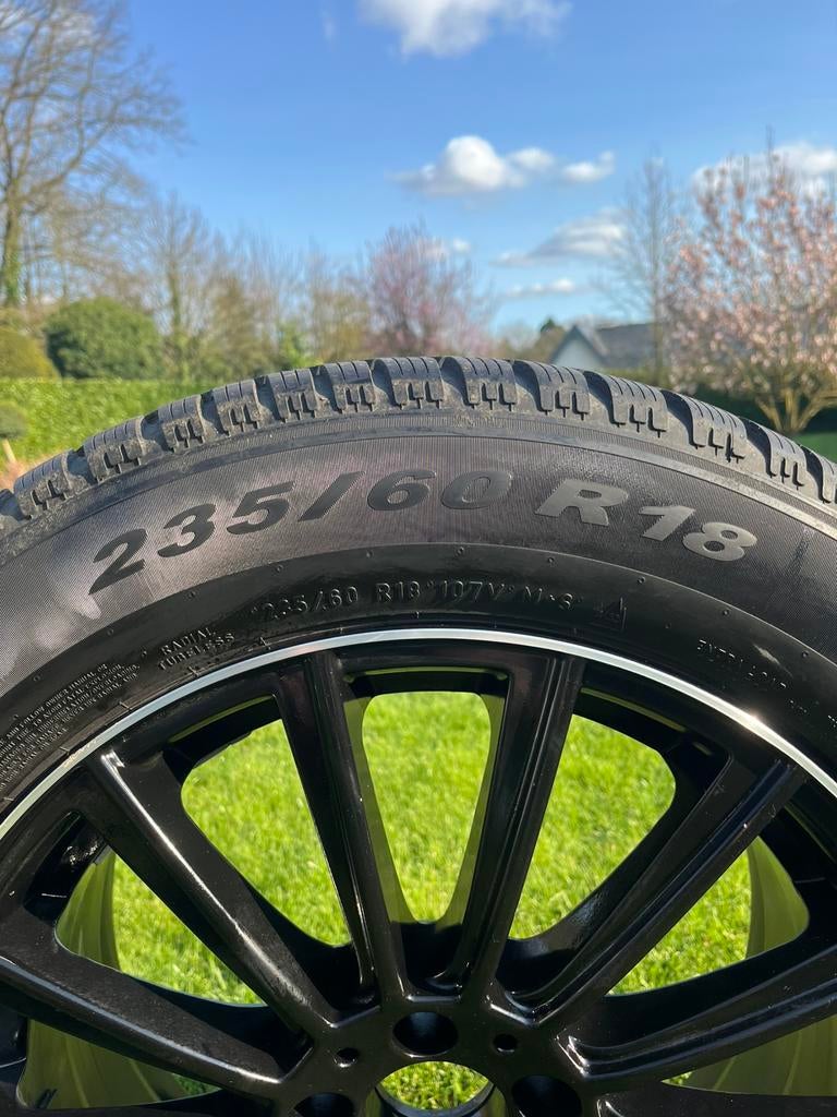 Jantes Mercedes + Pneus Hiver Pirelli 235/60 R18 Winter, Pneus hiver, 18 pouces, Enlèvement, Véhicule tout-terrain