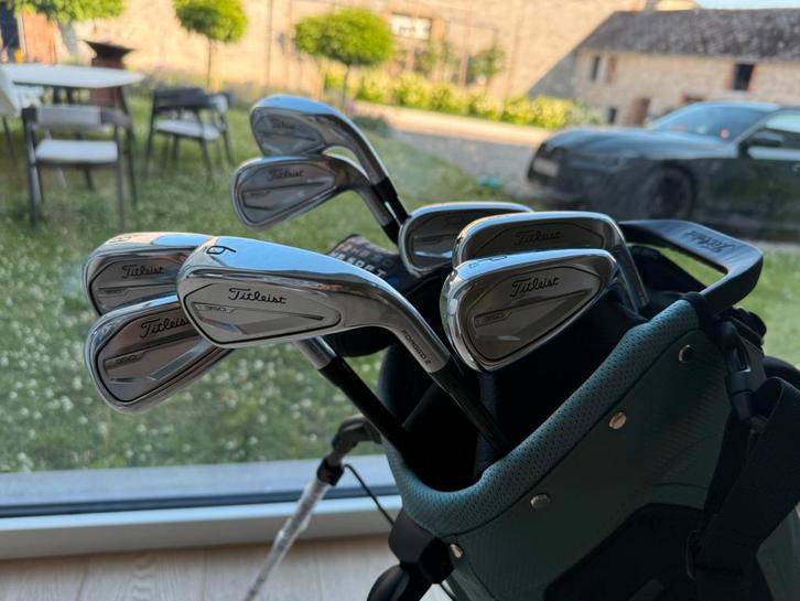 Série de 8 fers Titleist T350 du 5 au SW joué une saison, Sports & Fitness, Golf, Comme neuf, Club, Autres marques, Enlèvement