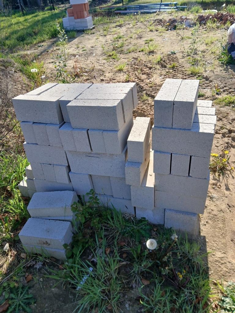 Betonblokken maat 28lang 9breed en 14hoog, Enlèvement