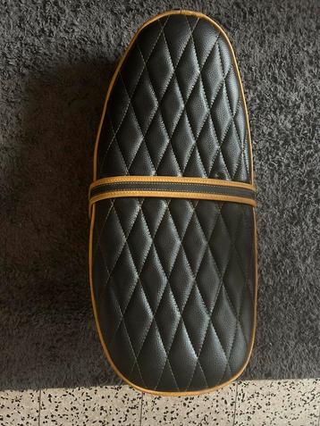 Costum zadel dax beschikbaar voor biedingen