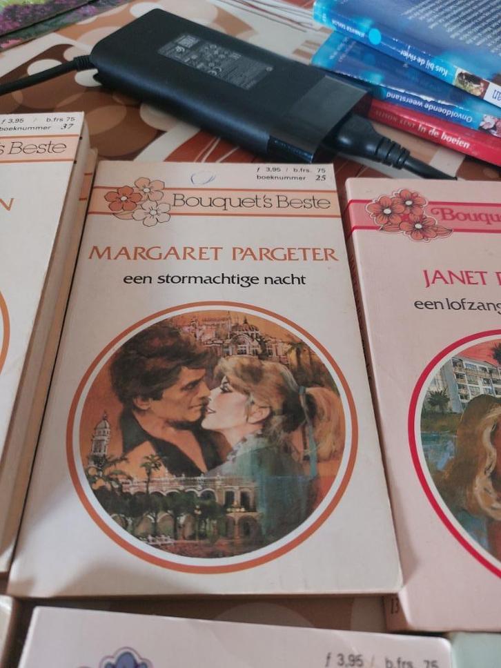 Harlequin Bouquet's Beste, Boeken, Romans, Gelezen, Ophalen of Verzenden