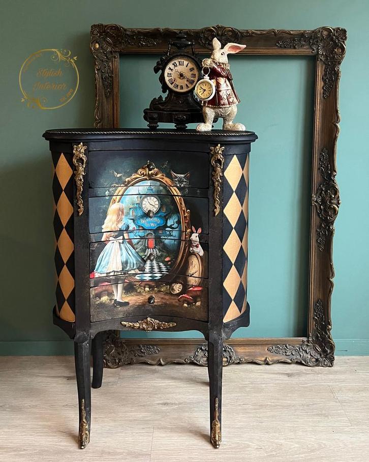 Nierkastje alice in wonderland, Huis en Inrichting, Kasten | Ladekasten, Zo goed als nieuw, Ophalen of Verzenden