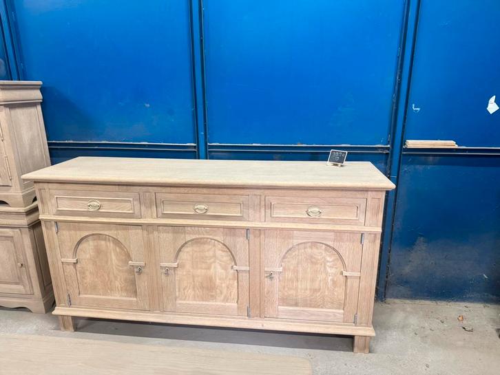 Bahut en chêne AÉROGOMMÉ 3 portes 3 tiroirs 180 cm, Maison & Meubles, Armoires | Dressoirs, Comme neuf, Chêne, Enlèvement