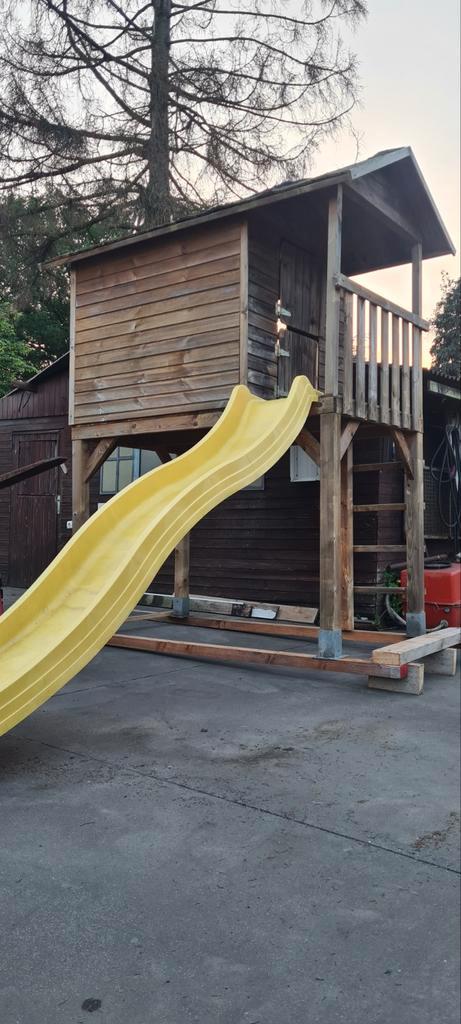 Houten speelhuisje met nieuwe glijbaan., Kinderen en Baby's, Speelgoed | Buiten | Speelhuisjes, Ophalen