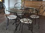 Glazen tafel met 4 stoelen met smeedijzeren poten, Huis en Inrichting, Tafels | Eettafels, Ophalen