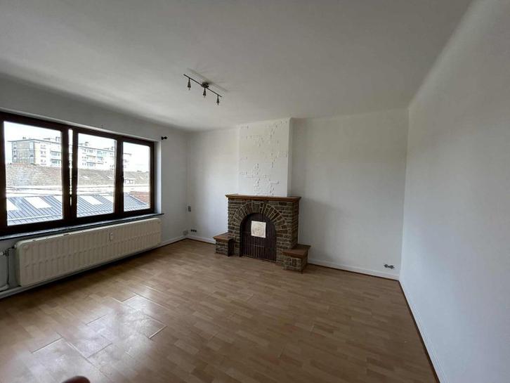 Appartement 1 chambre - 4 pièces., Immo, Appartementen en Studio's te huur, Provincie Henegouwen, 35 tot 50 m²