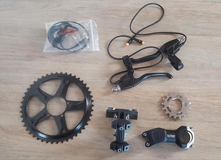 Fixed gear / piste , koersfiets en Bafang

-Blb 17 tanden co, Fietsen en Brommers, Fietsonderdelen, Zo goed als nieuw, Zadel, Ophalen of Verzenden