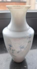 Chinees vaasje porselein met bloemen beschilderd, Antiek en Kunst, Antiek | Vazen, Ophalen of Verzenden